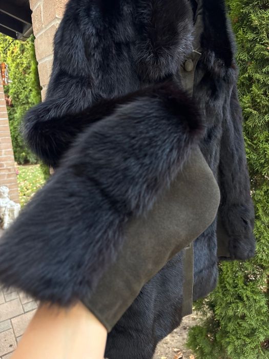 Vând geaca din blana naturala din Vizon