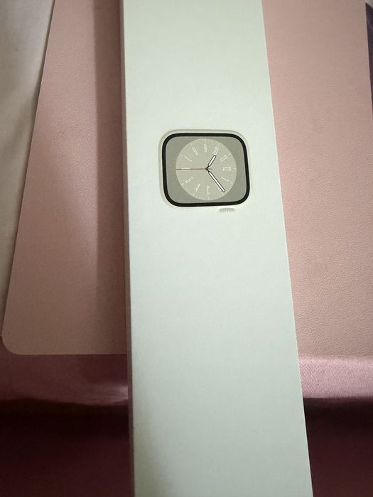Продава Apple Watch Serie 8;41mmStarlight Alu