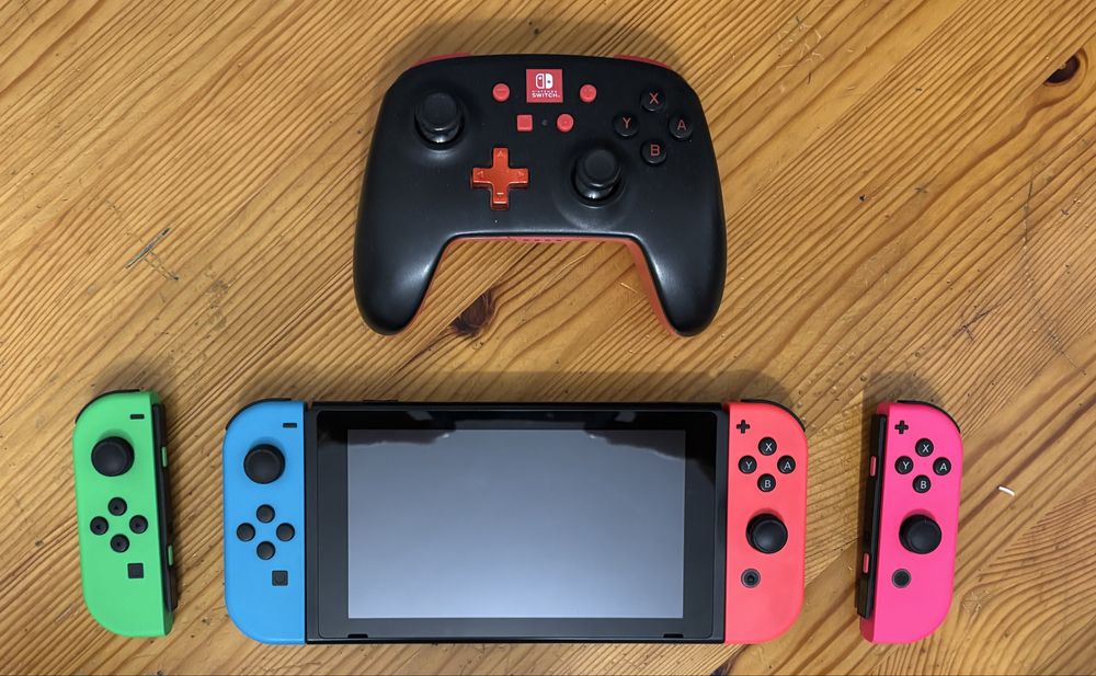 Nintendo Switch + Minecraft + 2 joy-cons + controller