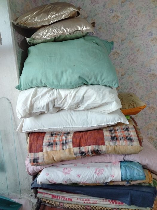 Продам подушки пух перо советское и синтепоновая, одеяло