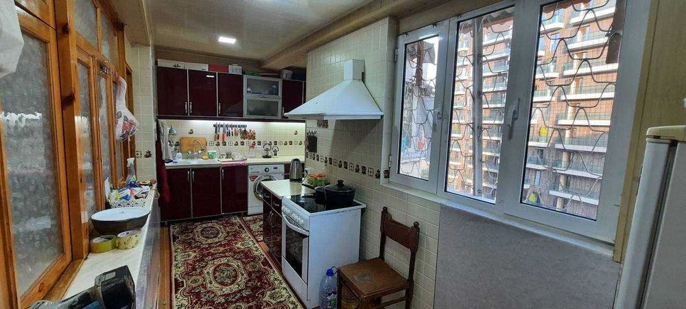 Продаётся 4-х комнатная. Нукусская, Макро