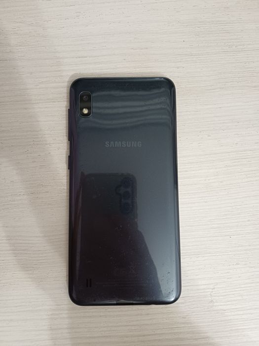 Продавам Samsung A10
