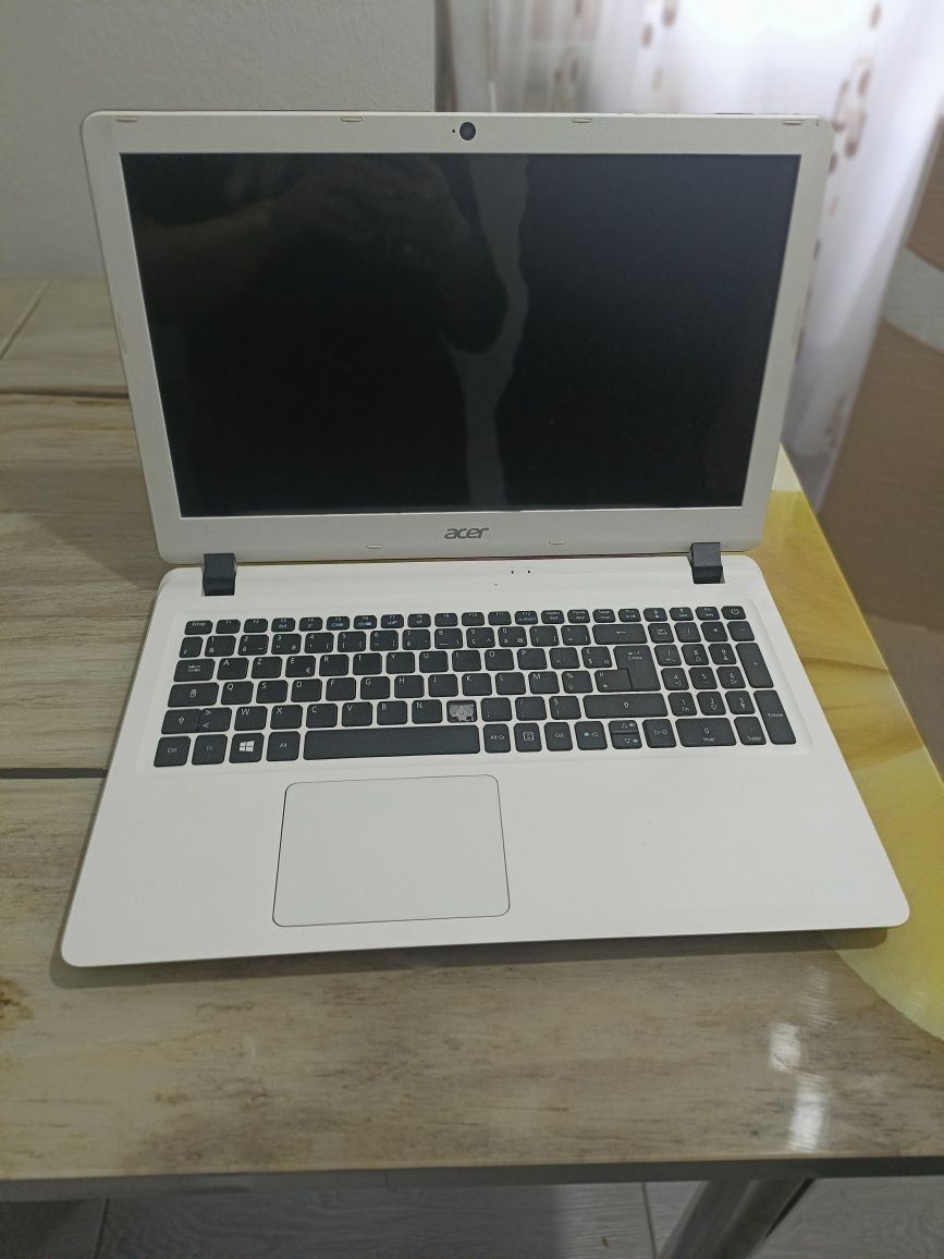 Vând Laptop Acer