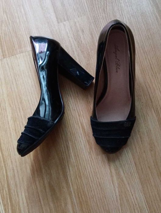 Pantofi Zara eleganți si clasici in stare foarte bună
