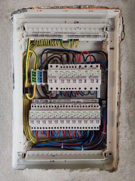 Echipa de electricieni cu experiență oferim servicii de electricitate