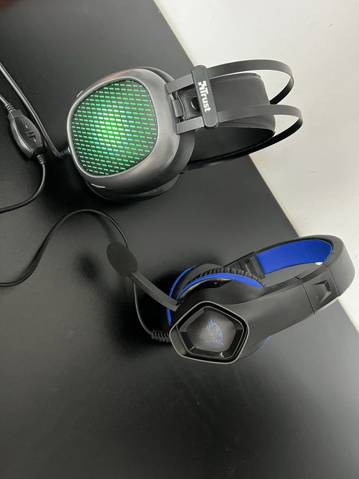 Casti gaming cu microfon