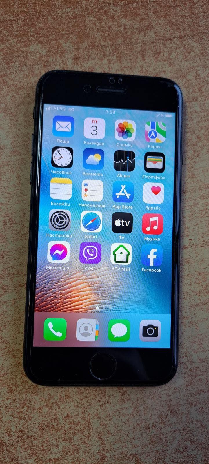 Продавам iPhone SE 2020