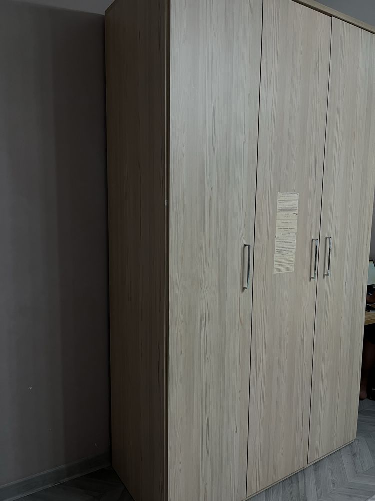 Продам шкаф для одежды