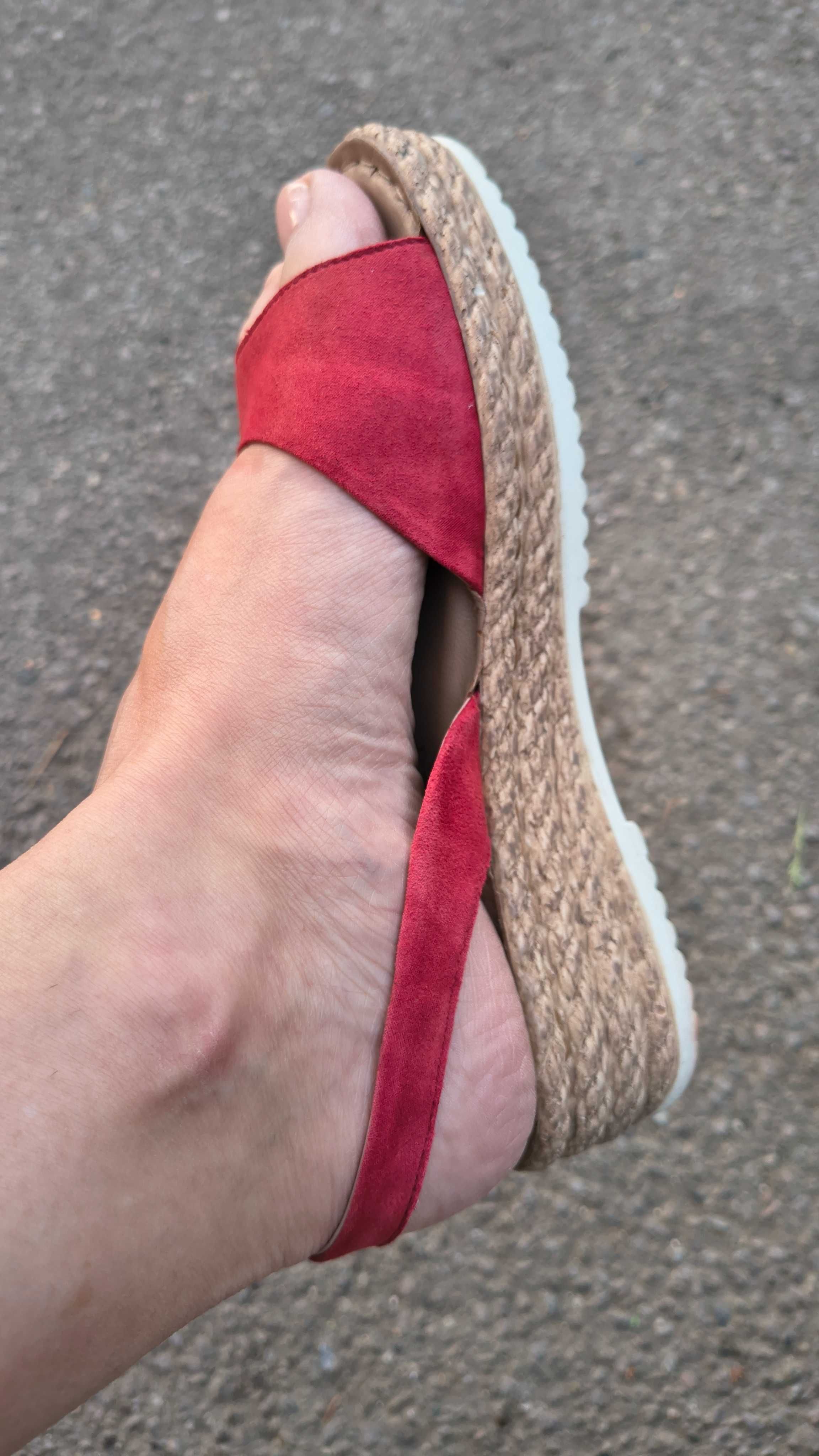 Vând sandale imitație piele intoarsa