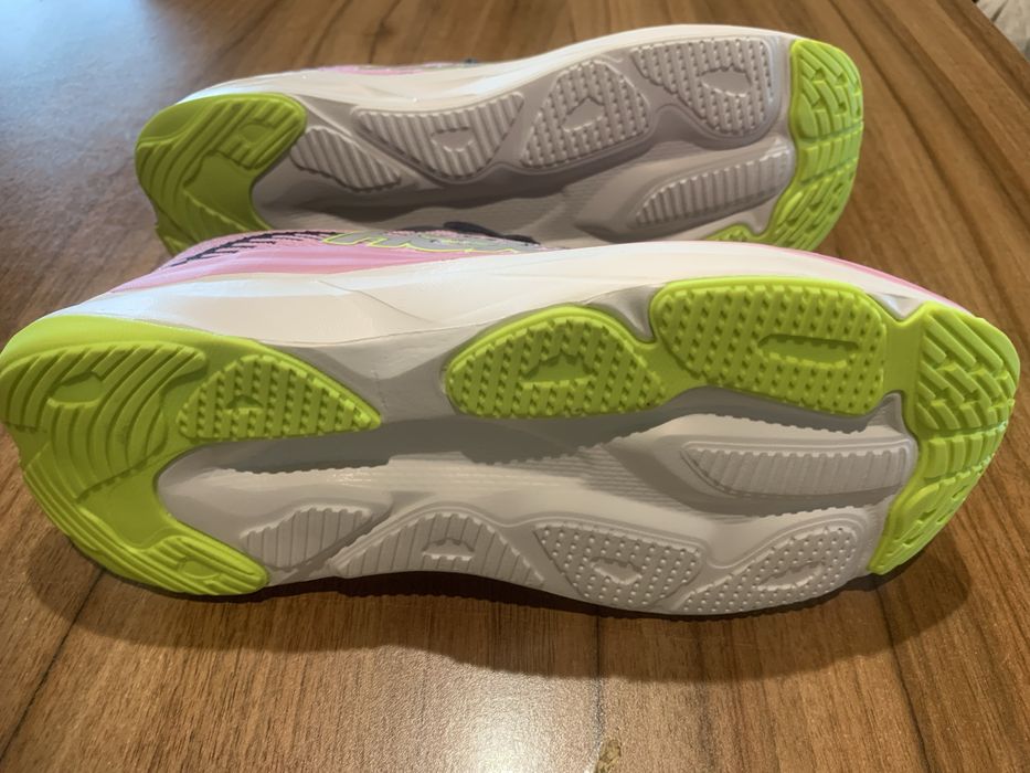 Vând Hoka nr. 40