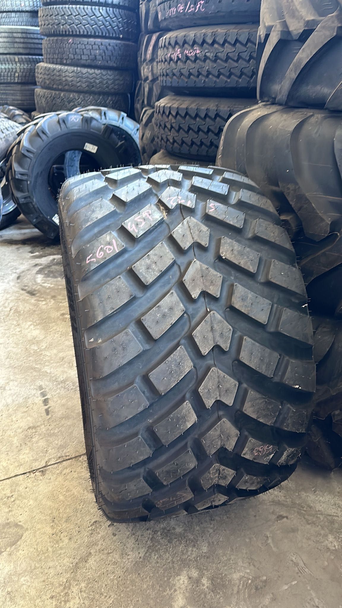 Anvelopa 560/45R22.5 bkt