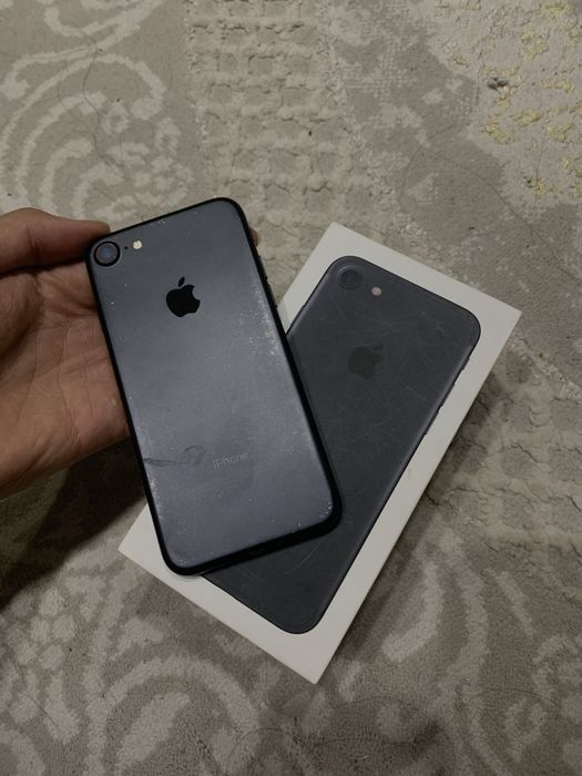 Продается 7 айфон