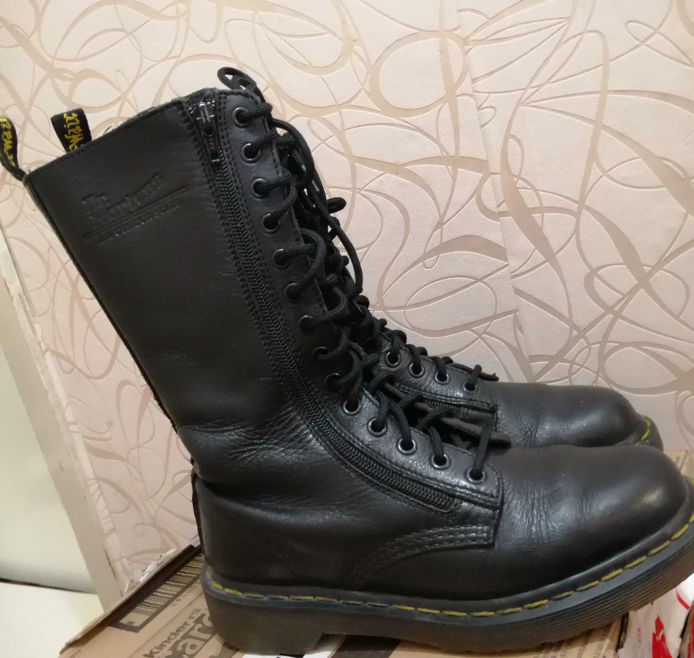 Оригинални дамски кубинки естествена кожа Dr. Martens, 39 номер