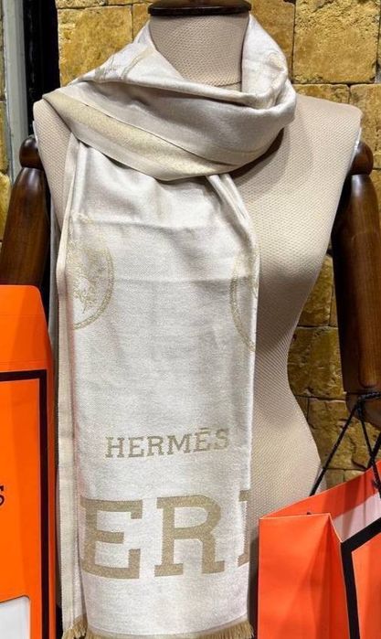 Esarfe- diverse modele în privat