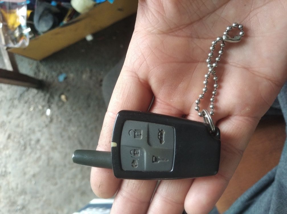 Esicar pult sotiladi