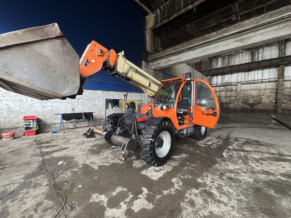 Incarcator telescopic JLG