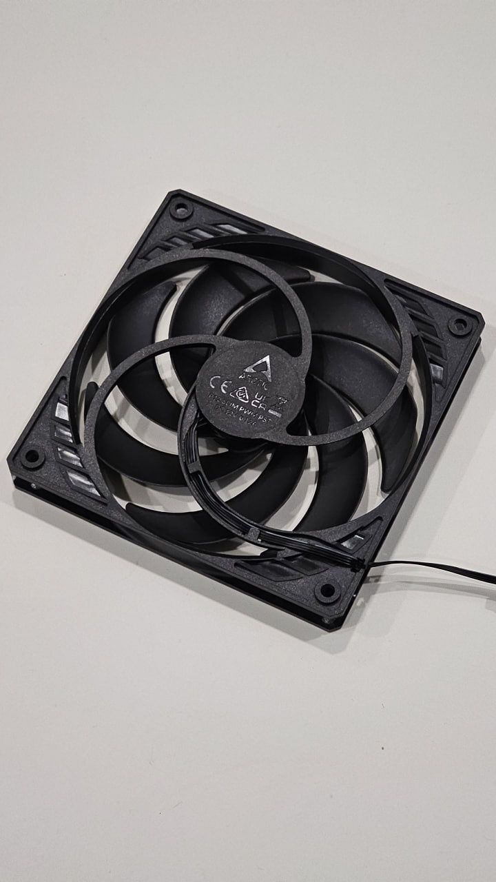 Вентилятор Arctic P12 SLIM PWM — 120×15 мм, тихий и эффективный