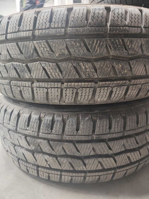 2бр.зимни гуми 195/60/16C Hankook