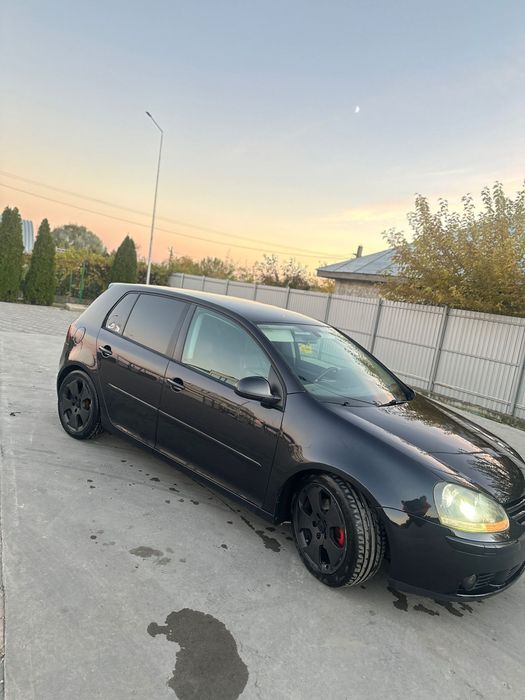 Vand sau schimb golf 5 cu suv