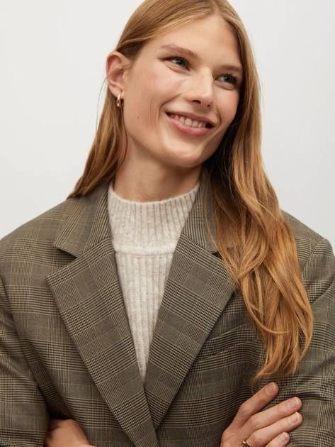 Пиджак от бренда Mango.