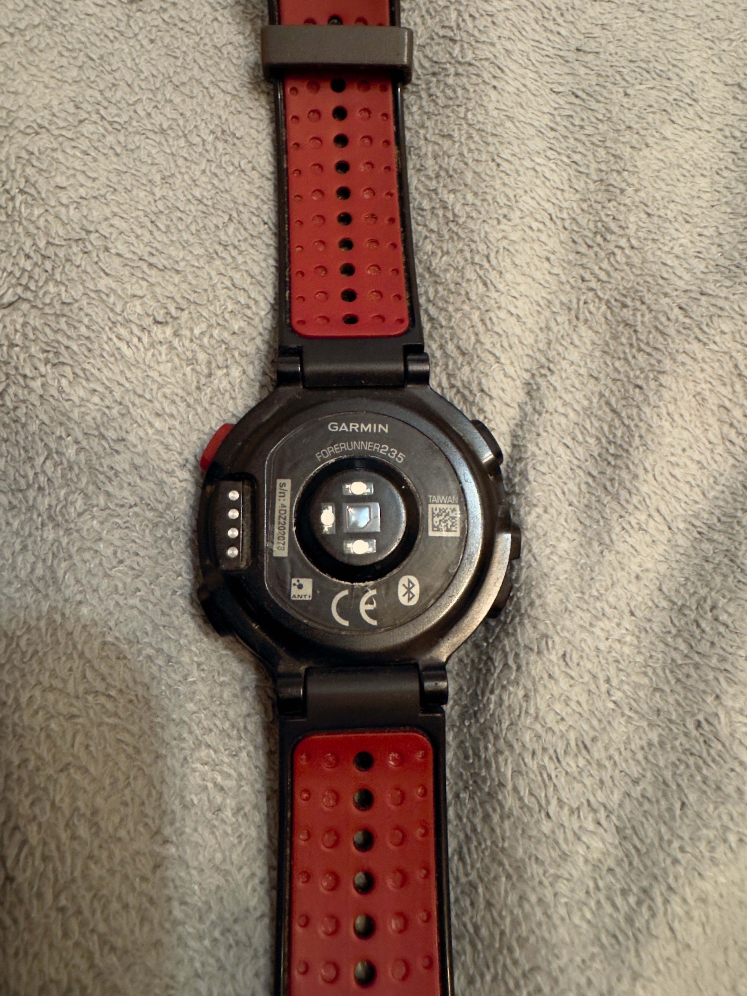 Ceas Garmin Forerunner 235 cu încărcător