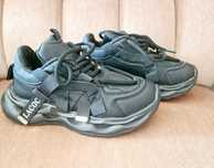 Vand Adidas mar 31