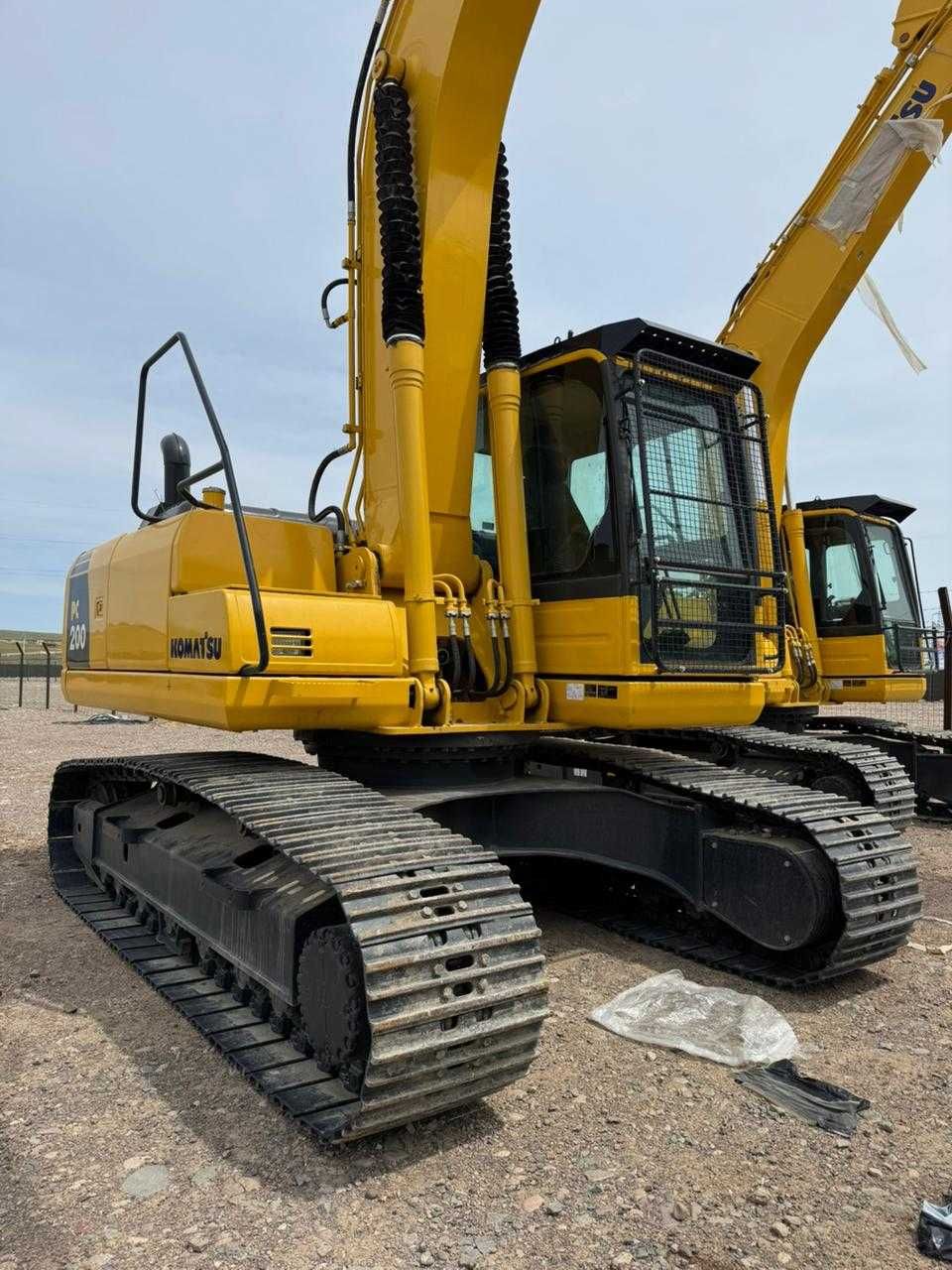 2023 екінші қолдан экскаватор Komatsu PC200-8M0