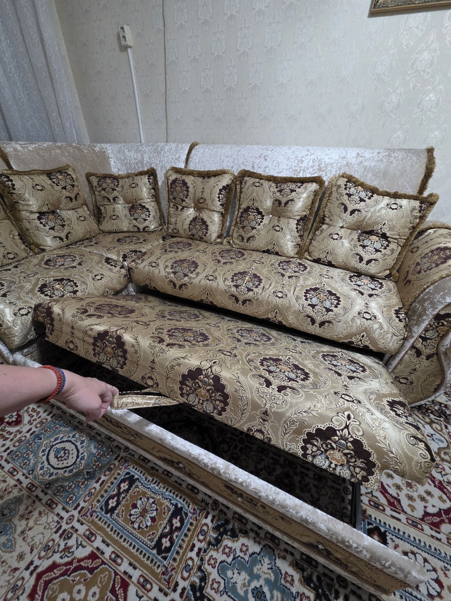 Угловой диван и кресло в гостиную / Атырау