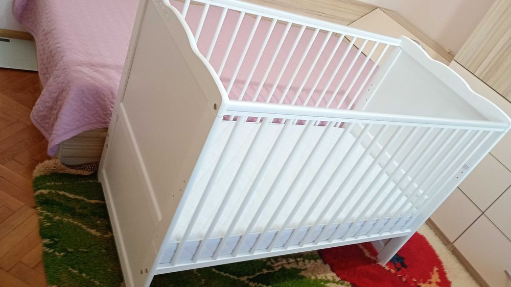 Ново детско креватче с матрак.
