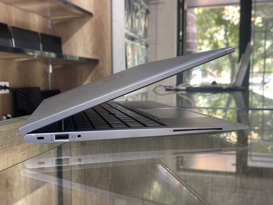 HP ZBook Firefly 15 G8 Core i7-1185G7 ram 16 ssd 256 Quadro T500 4gb