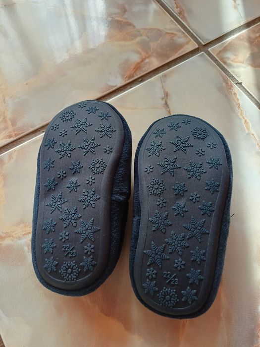 Vand botoșei/papuci de casa, de copil, îmblăniți, noi, nr. 22-23