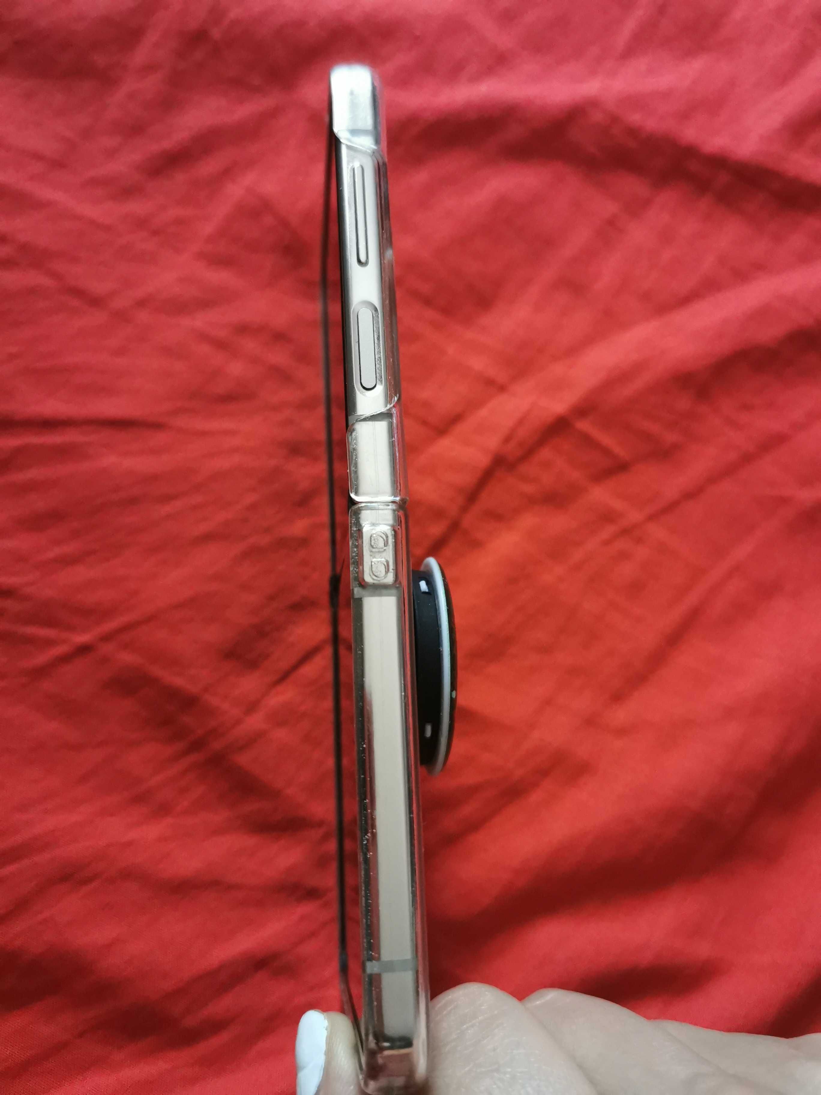 Продавам Samsung flip4