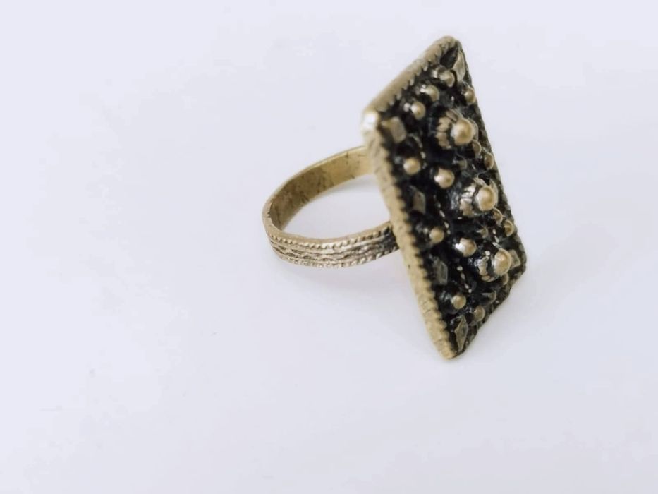 Vechi inel etnic din bronz