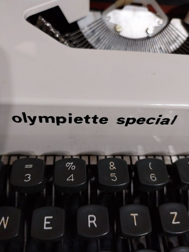 Mașină de scris veche