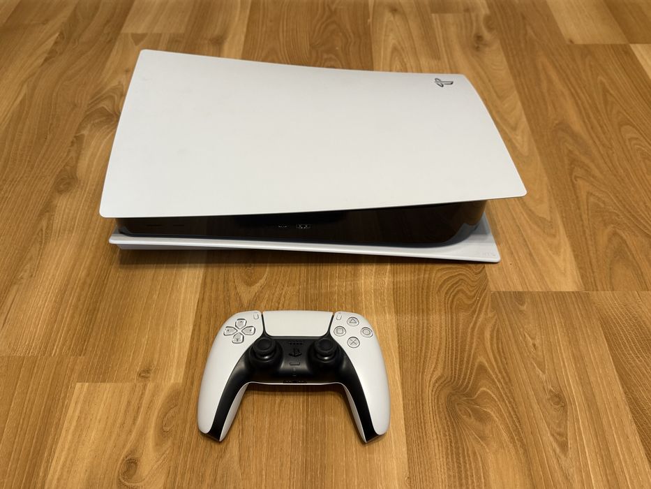 Playstation 5 PS5 disc edition в отлично състояние