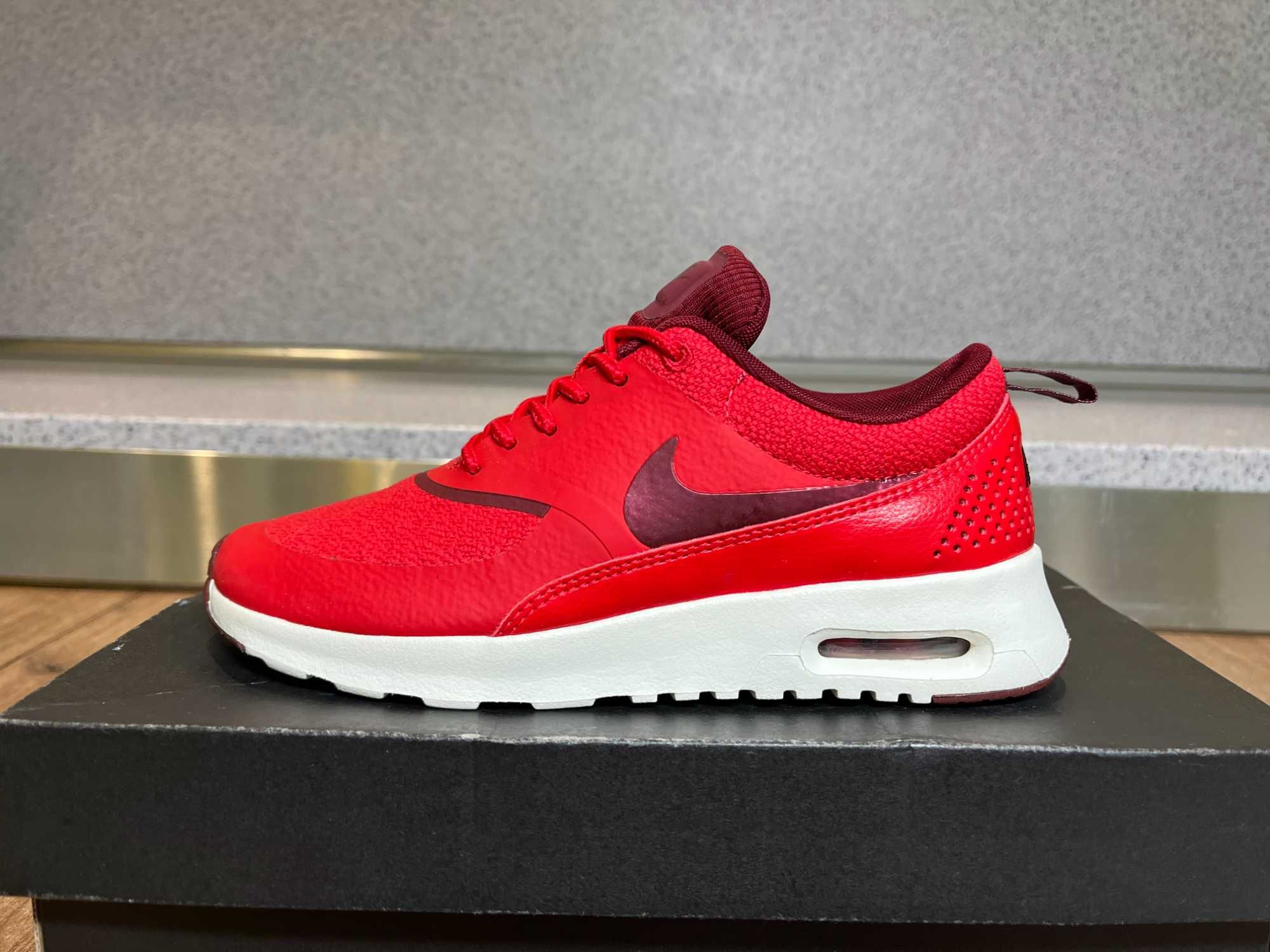 ОРИГИНАЛНИ *** Nike Air Max Thea / Action Red / Red / Sail