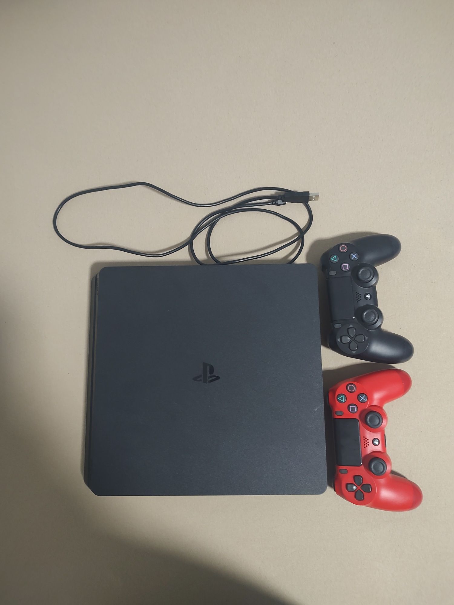 De vânzare PS4 , full accesorii + jocuri și manete