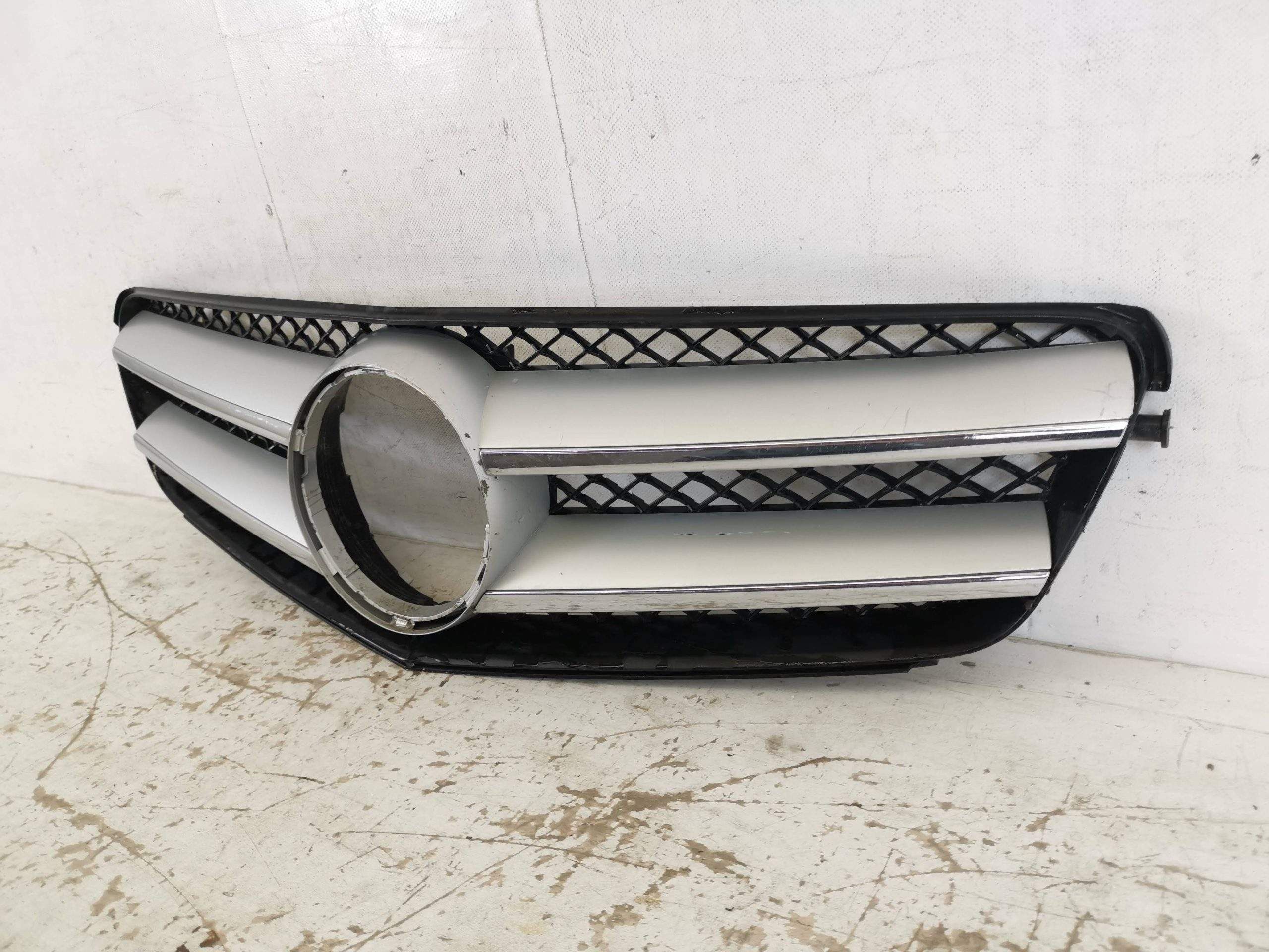 Радиаторна решетка Мерцедес-Бенц Ц-Клас / Mercedes-Benz C-Class W204/S