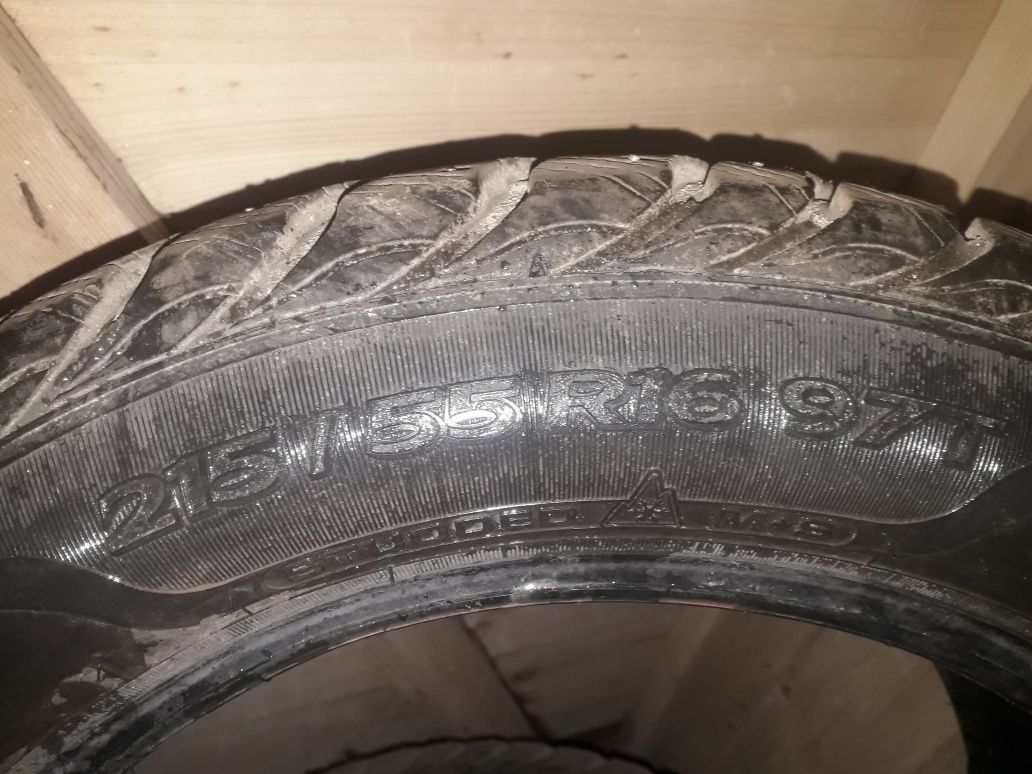 Зимный шины 215/55 R16