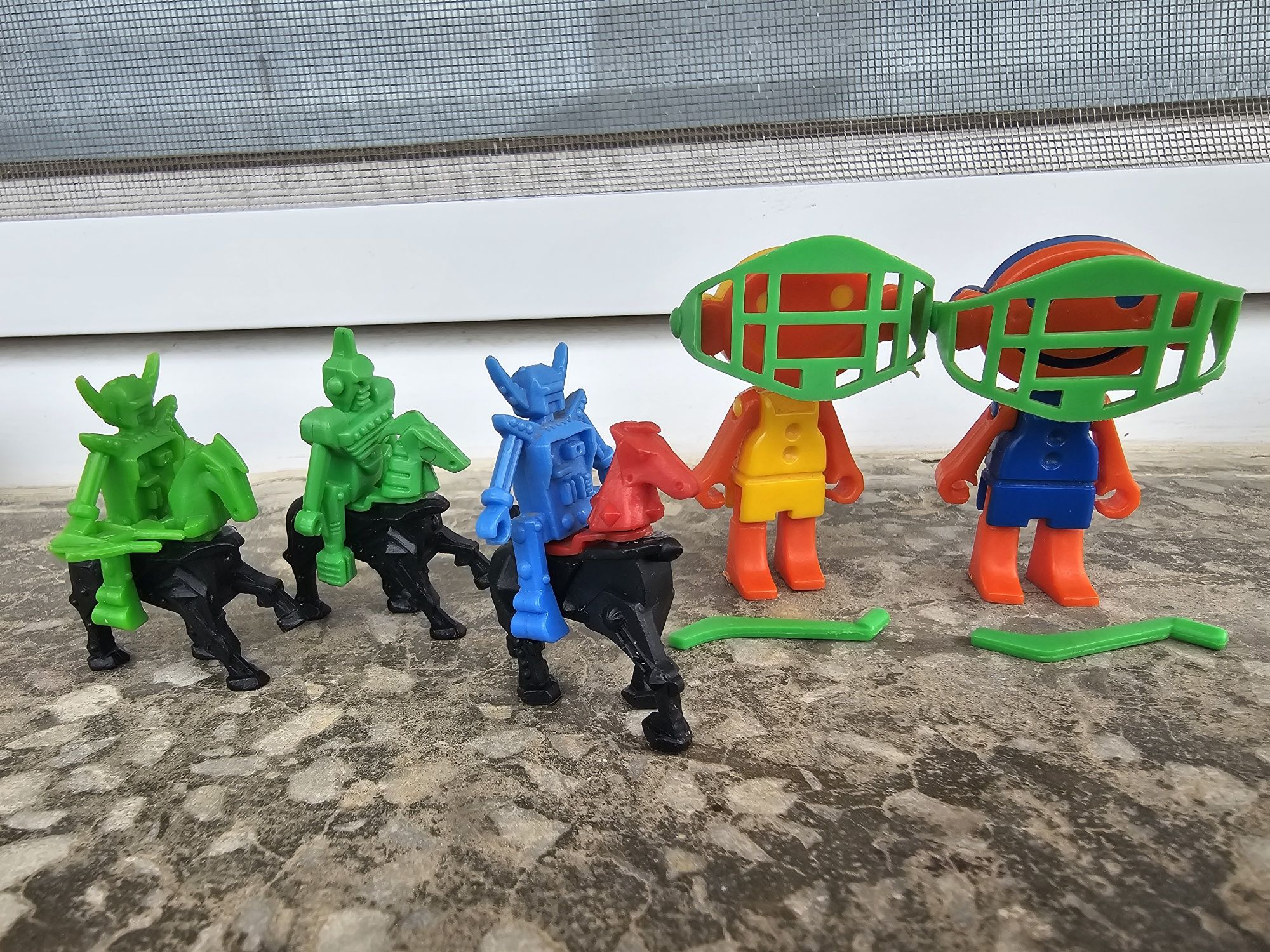 Киндер стари играчки от шоколадовияйца/kinder