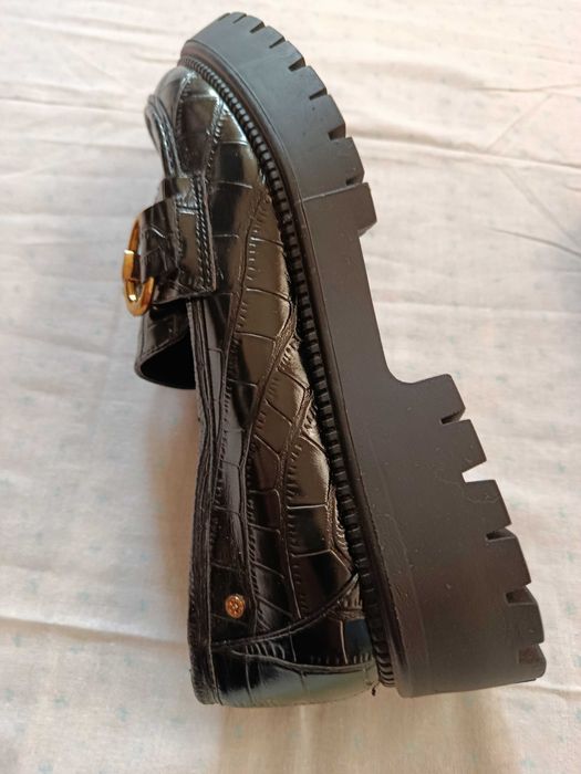 Продам женскую обувь.