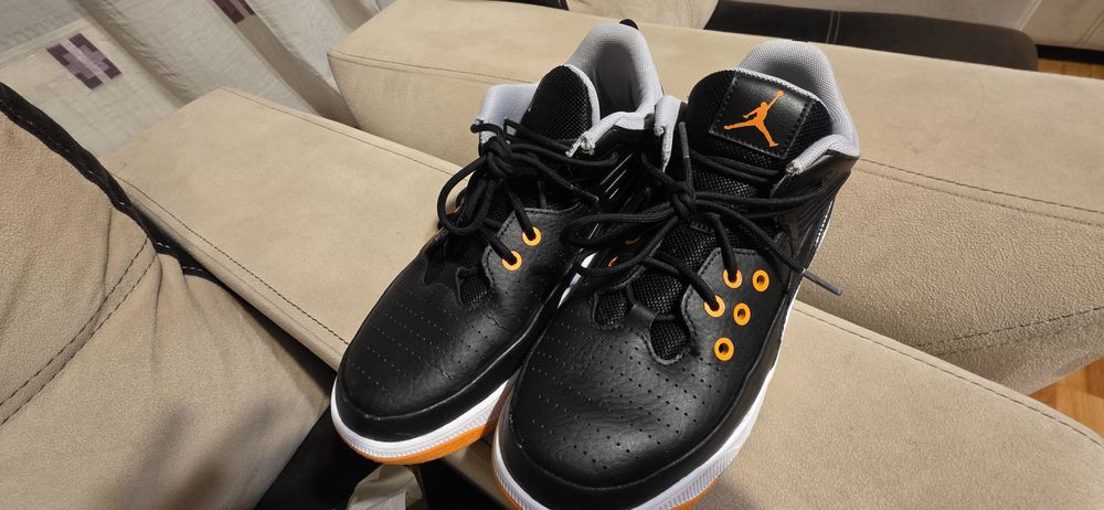Jordan max aura 5