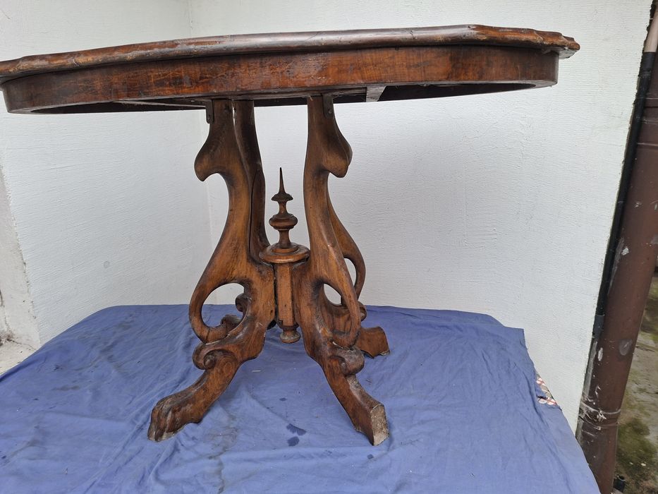 Салонна маса ретро