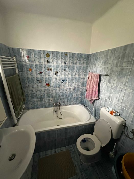 Vând casă cu grădină în Pericei.