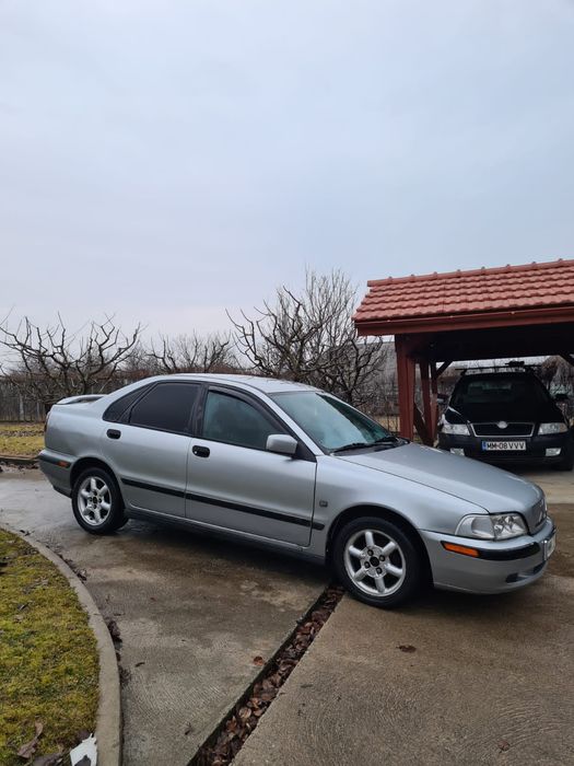 Vând sau dezmembrez Volvo s40