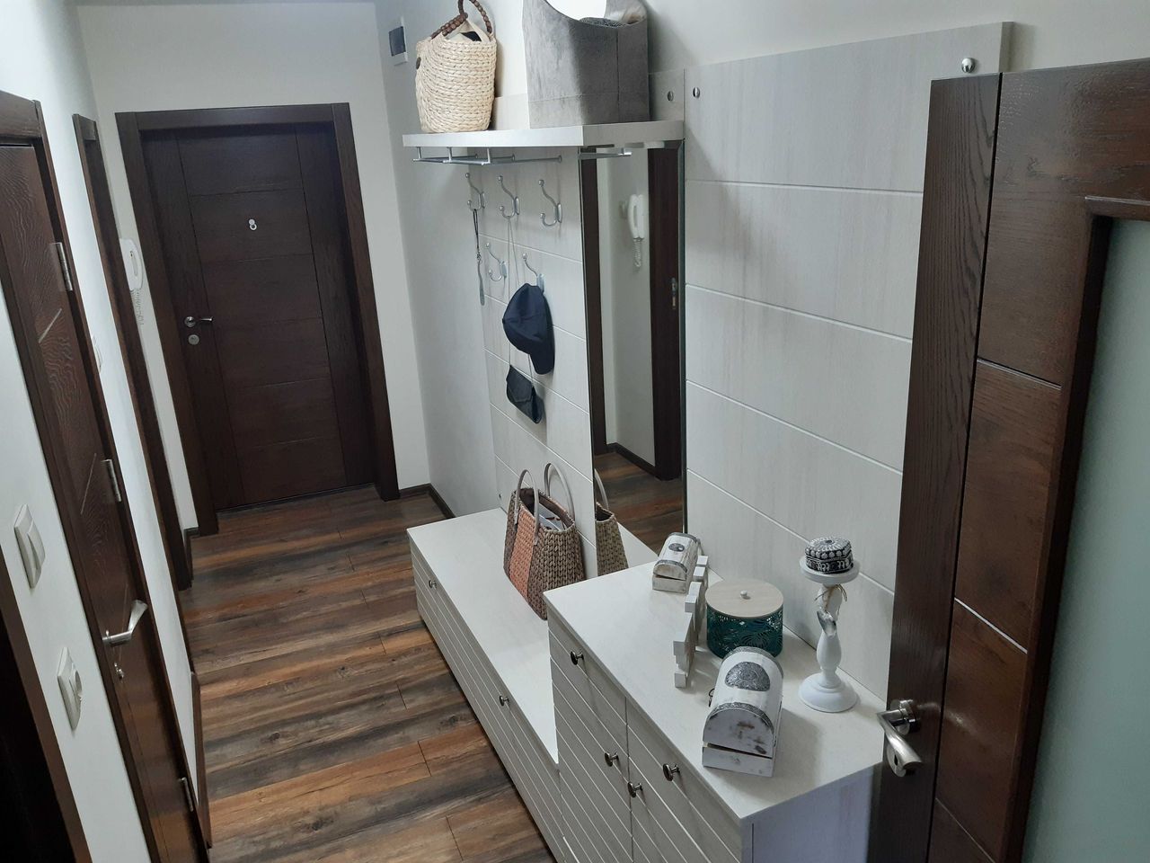Продава се Тристаен апартамент в Сливен, Младост - 80 кв.м за 1663 €/кв.м - Снимка #23