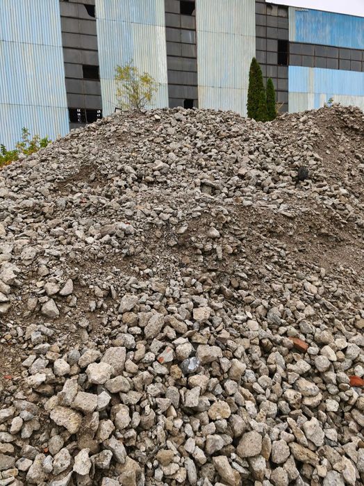 Vând beton concasat