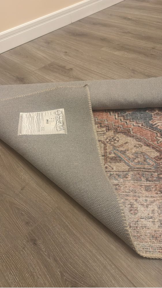 *Продам 2 стильных ковра. Чистые, как новые. Отличная цена