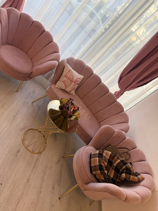 Vand pentru salon /coafor