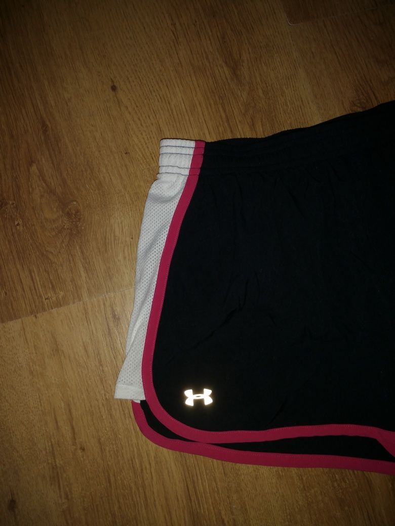 Pantaloni scurti de dama Under Armour mărimea M